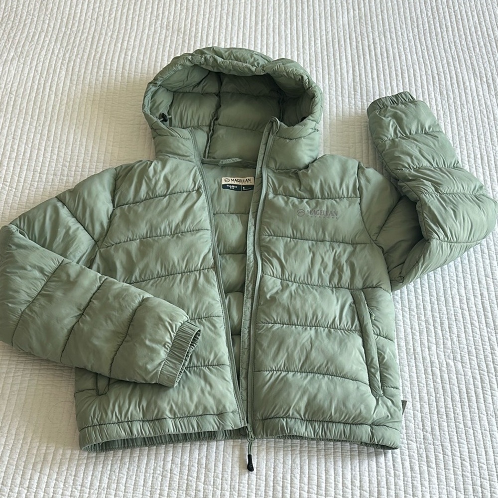 MAGELLAN Green Puffer Jacket with Hood and Quilted Design